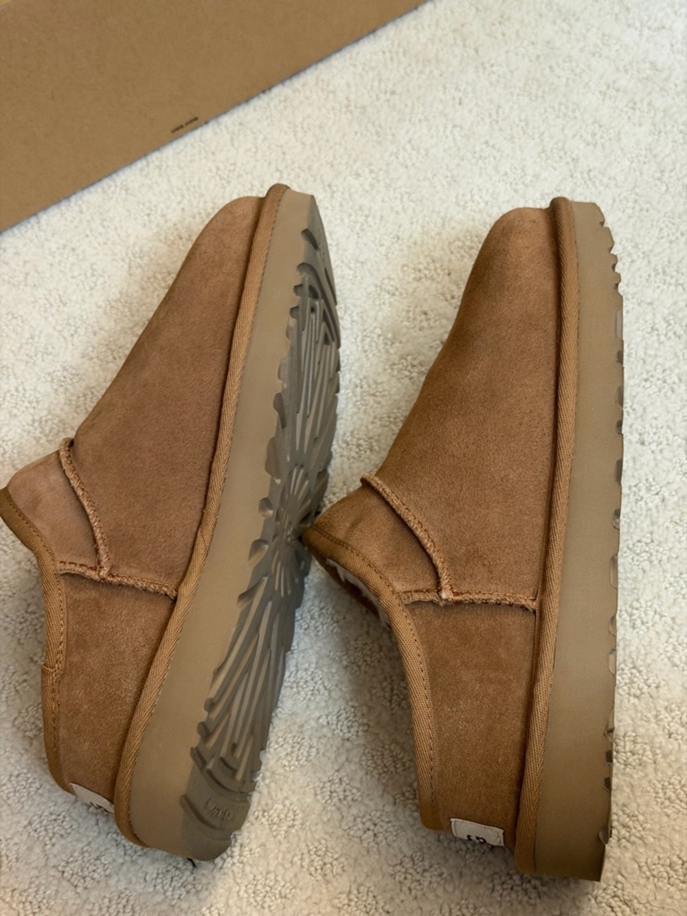 UGG Classic Slippers  Women’s Size 8  - Chestnut - Picture 5 of 7